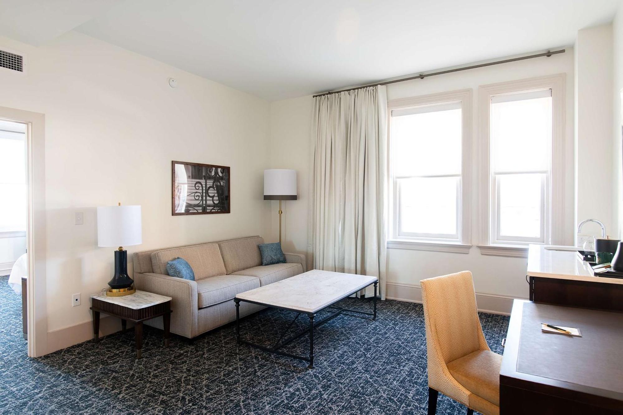 Hotel Petersburg, Tapestry Collection By Hilton ภายนอก รูปภาพ